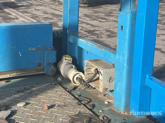 2015 Genie GS-3369RT 4x4 Diesel Scissor Lift - Žirklinis keltuvas: foto 5 2015 Genie GS-3369RT 4x4 Diesel Scissor Lift - Žirklinis keltuvas: foto 5