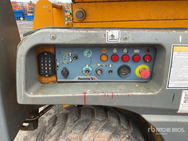 Žirklinis keltuvas 2015 Haulotte Compact 12DX 4x4 Diesel Scissor Lift: foto 6 Žirklinis keltuvas 2015 Haulotte Compact 12DX 4x4 Diesel Scissor Lift: foto 6