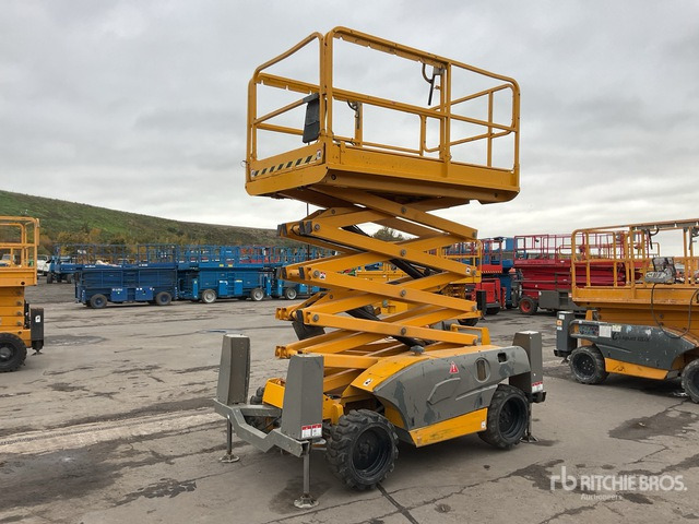 2015 Haulotte Compact 12DX 4x4 Diesel Scissor Lift - Žirklinis keltuvas: foto 2 2015 Haulotte Compact 12DX 4x4 Diesel Scissor Lift - Žirklinis keltuvas: foto 2
