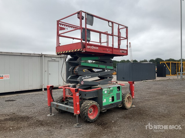 2016 Skyjack SJ6832RT 4x4 Diesel Scissor Lift - Žirklinis keltuvas: foto 1 2016 Skyjack SJ6832RT 4x4 Diesel Scissor Lift - Žirklinis keltuvas: foto 1
