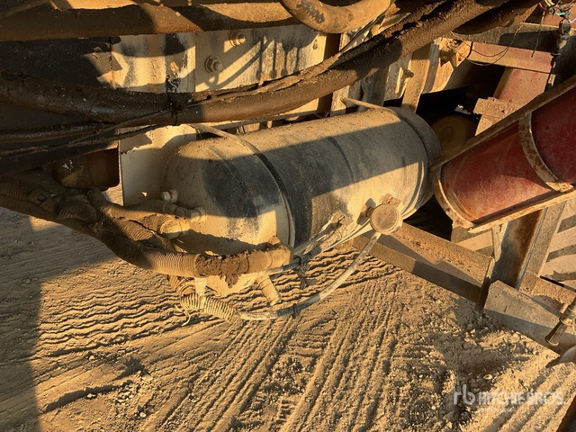 1999 Mack MR688S 1999 Schwing 32/28 XL 32 m on 6x4 Concrete Pump Truck - Betono siurblys: foto 4 1999 Mack MR688S 1999 Schwing 32/28 XL 32 m on 6x4 Concrete Pump Truck - Betono siurblys: foto 4