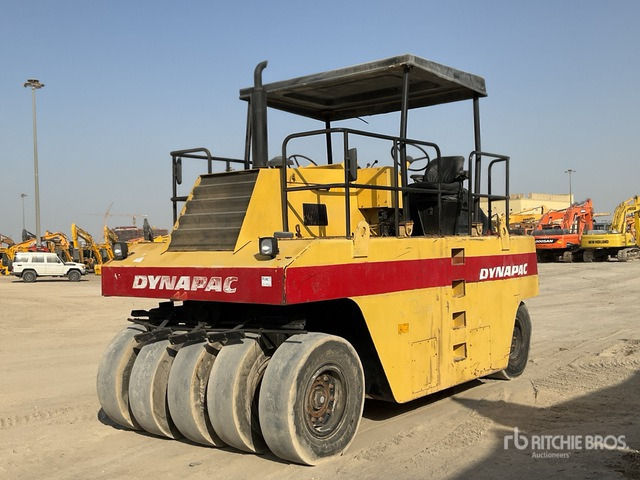 2002 Dynapac CP 271 9 Wheel Pneumatic Roller - Pneumatinis volas: foto 1 2002 Dynapac CP 271 9 Wheel Pneumatic Roller - Pneumatinis volas: foto 1