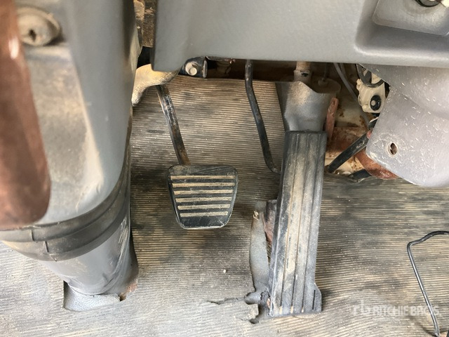 2010 Mitsubishi Canter 4x2 Crew Cab Flatbed Truck - Platforminis/ Bortinis sunkvežimis: foto 5 2010 Mitsubishi Canter 4x2 Crew Cab Flatbed Truck - Platforminis/ Bortinis sunkvežimis: foto 5