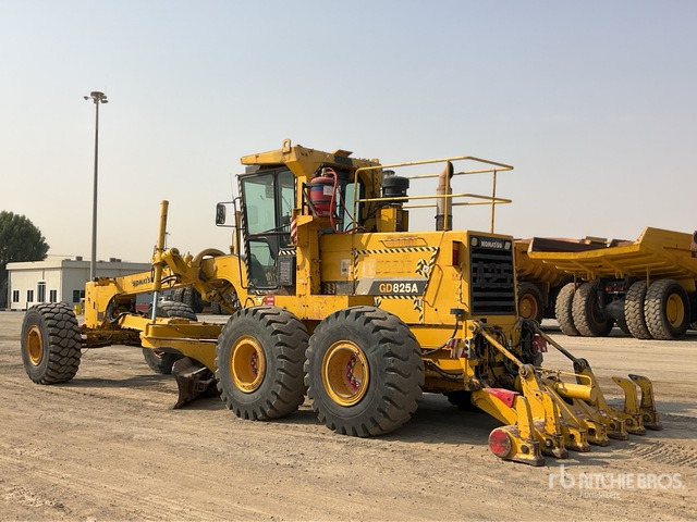 2011 Komatsu GD825A-2 - Greideris: foto 3 2011 Komatsu GD825A-2 - Greideris: foto 3