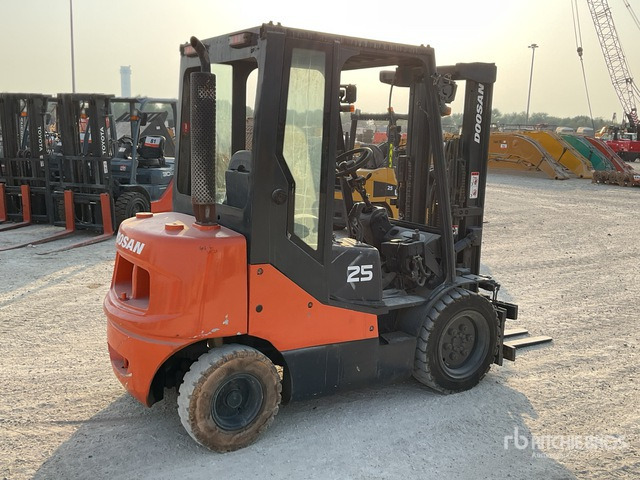 2014 Doosan D25S-2 2.5 ton Forklift - Dyzelinis krautuvas: foto 4 2014 Doosan D25S-2 2.5 ton Forklift - Dyzelinis krautuvas: foto 4