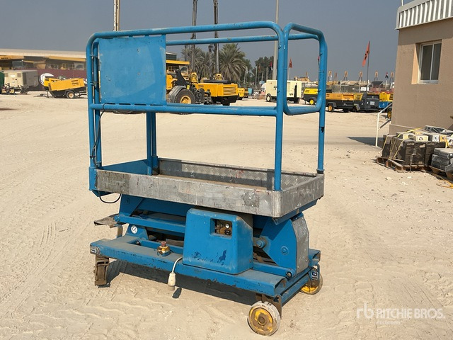 2014 Power Towers Electric Vertical Mast Lift - Stiebinis keltuvas: foto 1 2014 Power Towers Electric Vertical Mast Lift - Stiebinis keltuvas: foto 1