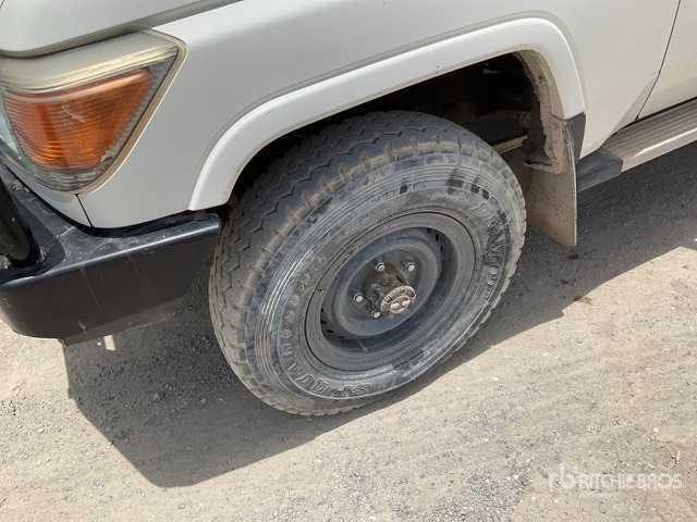 2018 Toyota Land Cruiser 76L 4x4 SUV - Visureigis: foto 5 2018 Toyota Land Cruiser 76L 4x4 SUV - Visureigis: foto 5