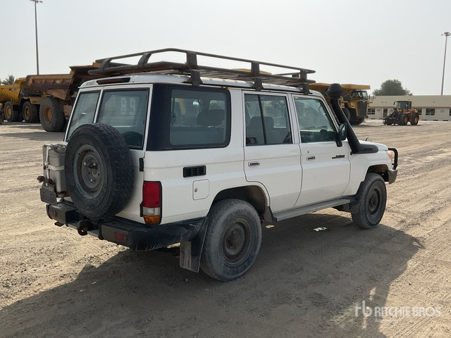 2018 Toyota Land Cruiser 76L 4x4 SUV - Visureigis: foto 4 2018 Toyota Land Cruiser 76L 4x4 SUV - Visureigis: foto 4