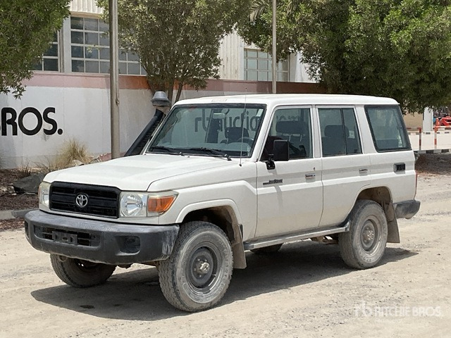 2018 Toyota Land Cruiser 76L 4x4 SUV - Visureigis: foto 1 2018 Toyota Land Cruiser 76L 4x4 SUV - Visureigis: foto 1