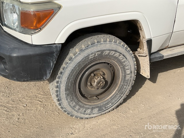 2018 Toyota Land Cruiser 76L 4x4 SUV - Visureigis: foto 5 2018 Toyota Land Cruiser 76L 4x4 SUV - Visureigis: foto 5