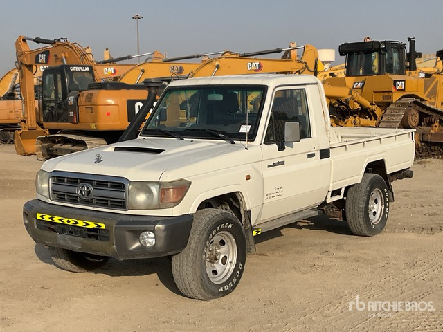 2018 Toyota Land Cruiser 79L 4x4 Pickup - Pikapas: foto 1 2018 Toyota Land Cruiser 79L 4x4 Pickup - Pikapas: foto 1