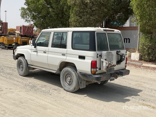 2019 Toyota Land Cruiser 76L 4x4 SUV - Visureigis: foto 3 2019 Toyota Land Cruiser 76L 4x4 SUV - Visureigis: foto 3