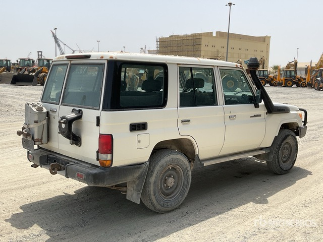 2019 Toyota Land Cruiser 76L 4x4 SUV - Visureigis: foto 4 2019 Toyota Land Cruiser 76L 4x4 SUV - Visureigis: foto 4