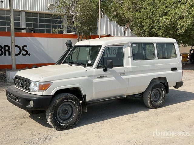 2019 Toyota Land Cruiser 78L 4x4 SUV - Visureigis: foto 2 2019 Toyota Land Cruiser 78L 4x4 SUV - Visureigis: foto 2