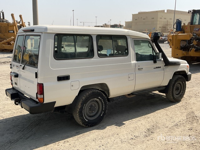 2019 Toyota Land Cruiser 78L 4x4 SUV - Visureigis: foto 5 2019 Toyota Land Cruiser 78L 4x4 SUV - Visureigis: foto 5