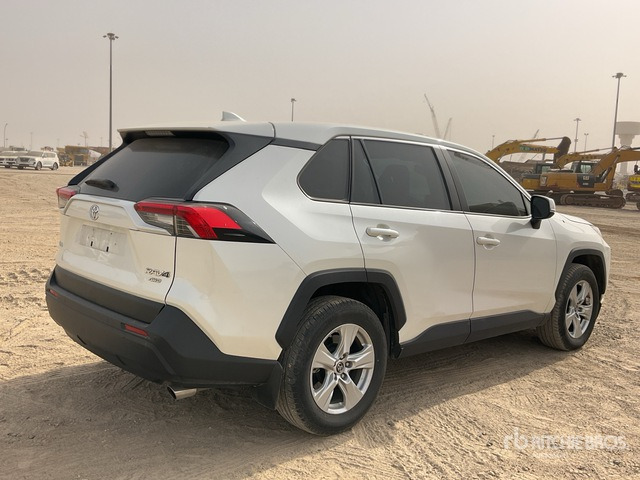 2019 Toyota RAV4 4WD SUV - Visureigis: foto 5 2019 Toyota RAV4 4WD SUV - Visureigis: foto 5