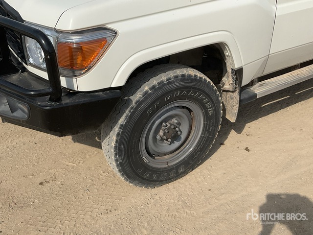 2021 Toyota Land Cruiser 76L 4x4 SUV - Visureigis: foto 5 2021 Toyota Land Cruiser 76L 4x4 SUV - Visureigis: foto 5