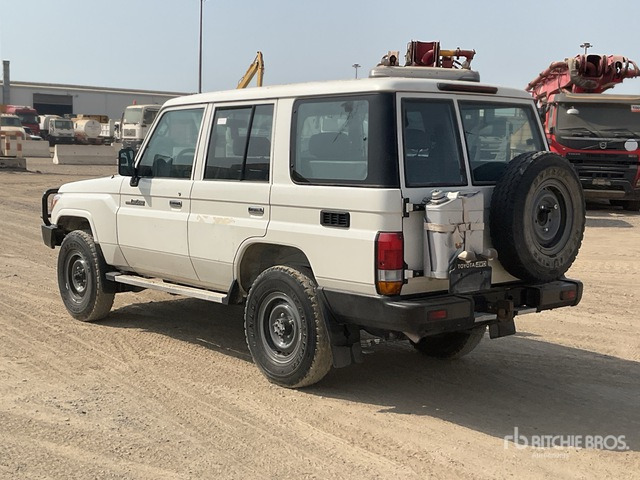 2021 Toyota Land Cruiser 76L 4x4 SUV - Visureigis: foto 3 2021 Toyota Land Cruiser 76L 4x4 SUV - Visureigis: foto 3