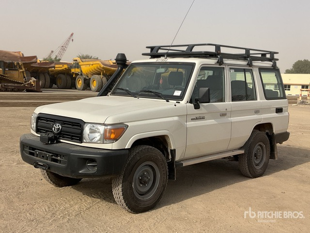 2023 Toyota Land Cruiser 76L 4x4 SUV - Visureigis: foto 1 2023 Toyota Land Cruiser 76L 4x4 SUV - Visureigis: foto 1