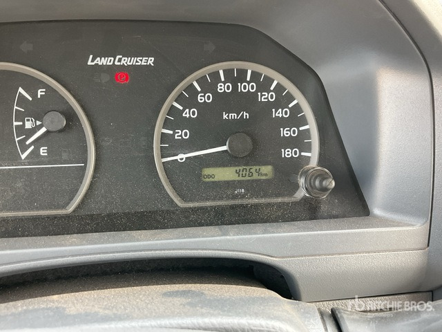 2023 Toyota Land Cruiser 76L 4x4 SUV - Visureigis: foto 2 2023 Toyota Land Cruiser 76L 4x4 SUV - Visureigis: foto 2