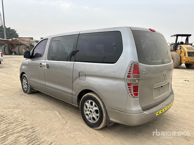 2016 Hyundai H1 Starex 4x2 5-Seat Bus - Autobusas: foto 2 2016 Hyundai H1 Starex 4x2 5-Seat Bus - Autobusas: foto 2