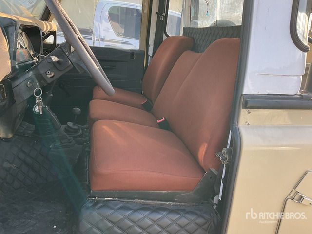 Land Rover Defender 110 - Pikapas: foto 5 Land Rover Defender 110 - Pikapas: foto 5