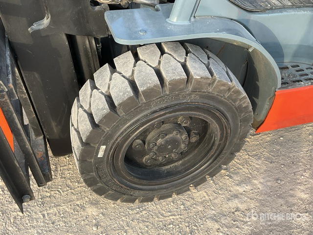 Toyota 72-8FDJ30 - Dyzelinis krautuvas: foto 5 Toyota 72-8FDJ30 - Dyzelinis krautuvas: foto 5