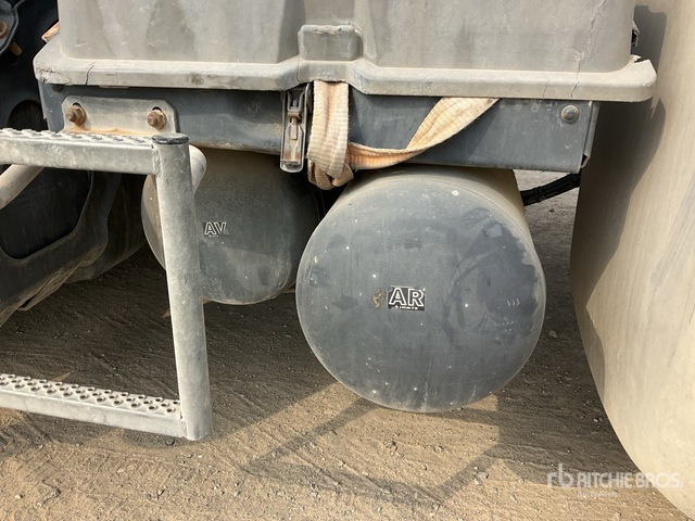 2015 Mercedes-Benz Actross 1843LS 4x2 S/A Sleeper Truck Tractor - Vilkikas: foto 4 2015 Mercedes-Benz Actross 1843LS 4x2 S/A Sleeper Truck Tractor - Vilkikas: foto 4