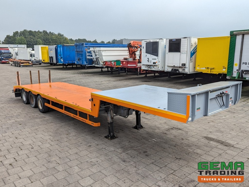 Broshuis E-2130 LNS Semi-Dieplader 11.3m 3-Assen BPW - Blad Geveerd - Rongpotten - Twistlocks (O2034) - Žemo profilio platforma puspriekabė: foto 3 Broshuis E-2130 LNS Semi-Dieplader 11.3m 3-Assen BPW - Blad Geveerd - Rongpotten - Twistlocks (O2034) - Žemo profilio platforma puspriekabė: foto 3