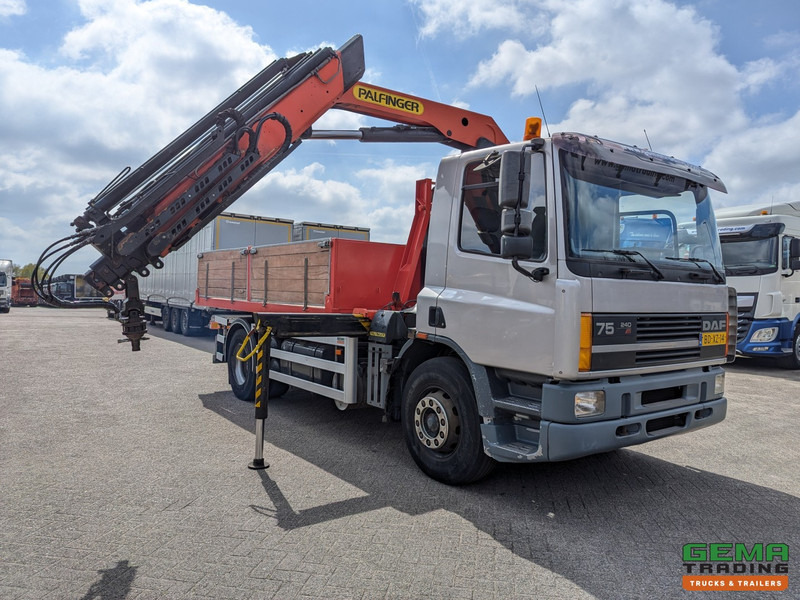 DAF 75.240 4x2 Dagcab Euro1 - Haakarm 14T + Palfinger PK11000 - Afstandsbediening - Hook-lift sunkvežimis, Sunkvežimis su kranu: foto 4 DAF 75.240 4x2 Dagcab Euro1 - Haakarm 14T + Palfinger PK11000 - Afstandsbediening - Hook-lift sunkvežimis, Sunkvežimis su kranu: foto 4
