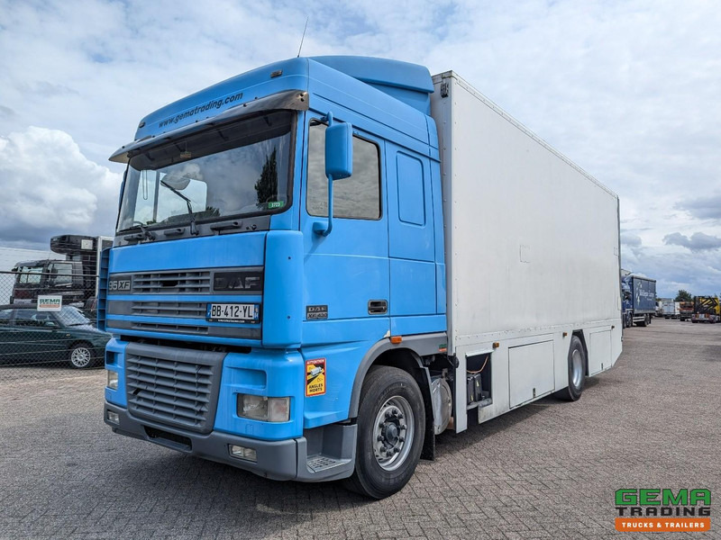 DAF XF95.430 4x2 Spacecab Euro2 - Retarder - Geslotenbak 7.7m - Handgeschakeld - Vangmuil - Furgonas sunkvežimis: foto 1 DAF XF95.430 4x2 Spacecab Euro2 - Retarder - Geslotenbak 7.7m - Handgeschakeld - Vangmuil - Furgonas sunkvežimis: foto 1