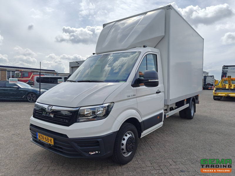MAN TGE 3.180 4x2 Dagcabine Euro6D - GeslotenBak 4.2m + Laadklep 750KG - Dubbellucht - 5500km! NIEUWSTAAT! ONGEBRUIKT! - Furgonas su krovinių dėže: foto 1 MAN TGE 3.180 4x2 Dagcabine Euro6D - GeslotenBak 4.2m + Laadklep 750KG - Dubbellucht - 5500km! NIEUWSTAAT! ONGEBRUIKT! - Furgonas su krovinių dėže: foto 1