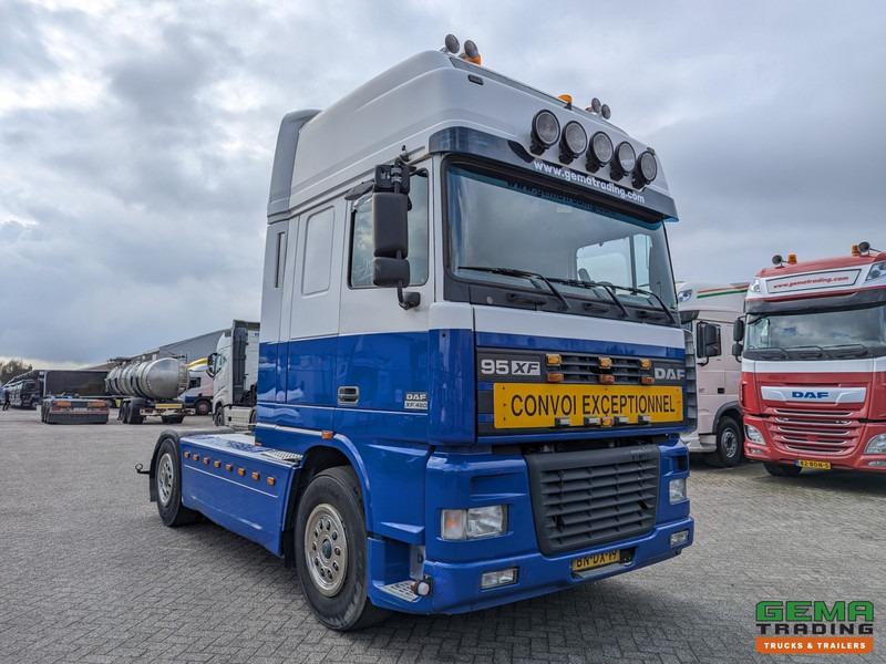DAF 95XF.480 4x2 Superspacecab Euro3 - Handgeschakeld - Limited Edition Interieur - Side Skirts - Luchthoorns - Vilkikas: foto 2 DAF 95XF.480 4x2 Superspacecab Euro3 - Handgeschakeld - Limited Edition Interieur - Side Skirts - Luchthoorns - Vilkikas: foto 2
