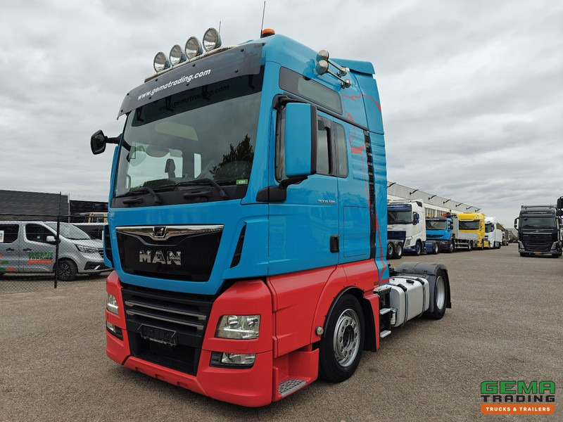 MAN TGX 18.500 4x2 XXL Euro6 - MEGA - Retarder - Dubbele Tanks - Standairco - KoffieMachine - Vilkikas: foto 1 MAN TGX 18.500 4x2 XXL Euro6 - MEGA - Retarder - Dubbele Tanks - Standairco - KoffieMachine - Vilkikas: foto 1