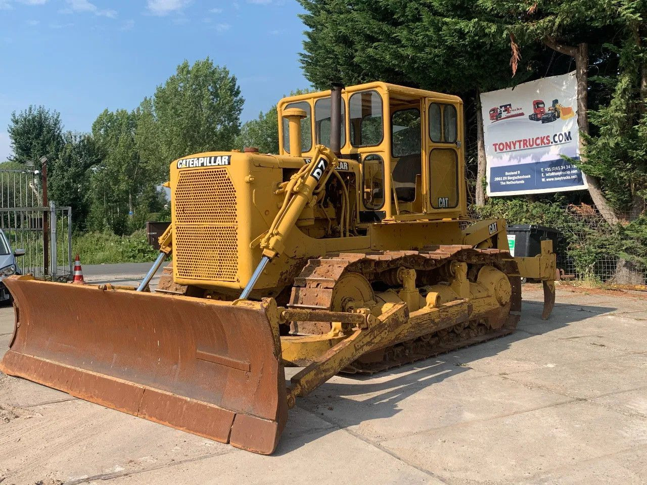 CAT Caterpillar D7E Bulldozer with ripper CLUTCH DEF CAT D7E Bulldozer with ripper CLUTCH DEFECT - Buldozeris: foto 2 CAT Caterpillar D7E Bulldozer with ripper CLUTCH DEF CAT D7E Bulldozer with ripper CLUTCH DEFECT - Buldozeris: foto 2