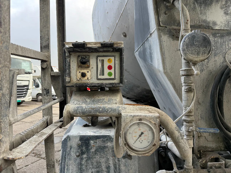 Betonvežis MAN TGA 35.360 8X4 SCHWING Beton Mixer Spring/Spring ZF Manual Gearbox: foto 8