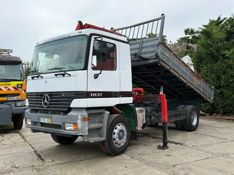 Mercedes-Benz Actros 1831 V6 4X2 Tipper + crane EPS Manual Gearbox 3 peddal - Savivartis sunkvežimis, Sunkvežimis su kranu: foto 2 Mercedes-Benz Actros 1831 V6 4X2 Tipper + crane EPS Manual Gearbox 3 peddal - Savivartis sunkvežimis, Sunkvežimis su kranu: foto 2