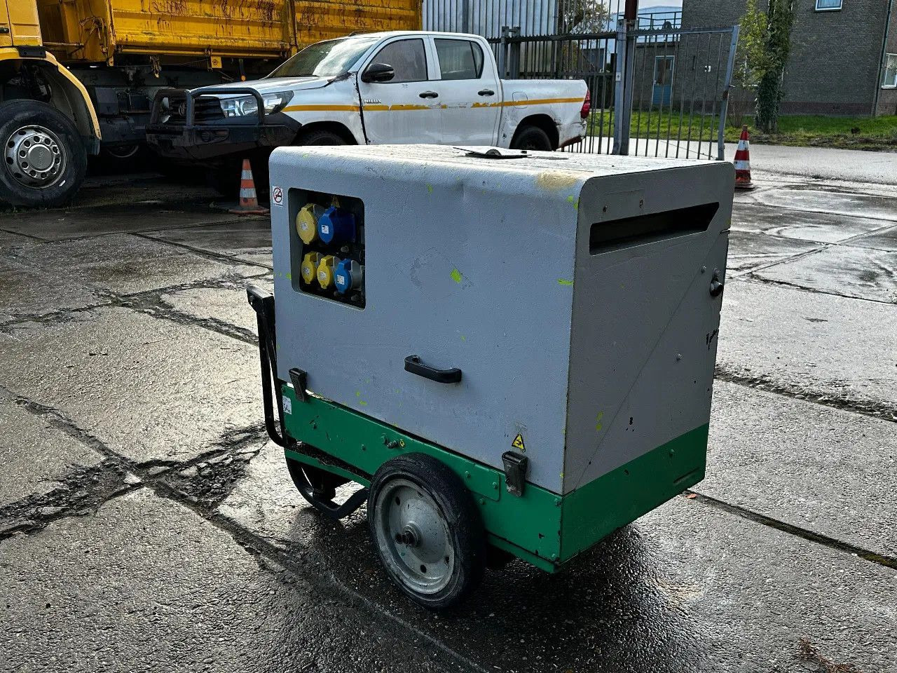 Pramac P6000S2 6KVA Generator Pramac P6000S2 6KVA Generator - Elektrinis generatorius: foto 4 Pramac P6000S2 6KVA Generator Pramac P6000S2 6KVA Generator - Elektrinis generatorius: foto 4