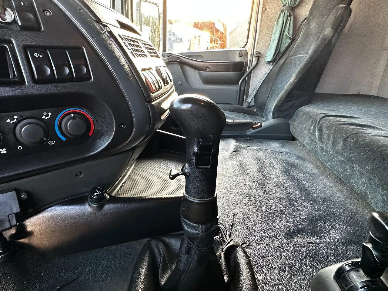 Vilkikas DAF XF 95.380 4X2 Tractor-unit Spring/Air ZF Manual DAF XF 95.380 4X2 Tractor-unit Spring/Air ZF Manual: foto 14