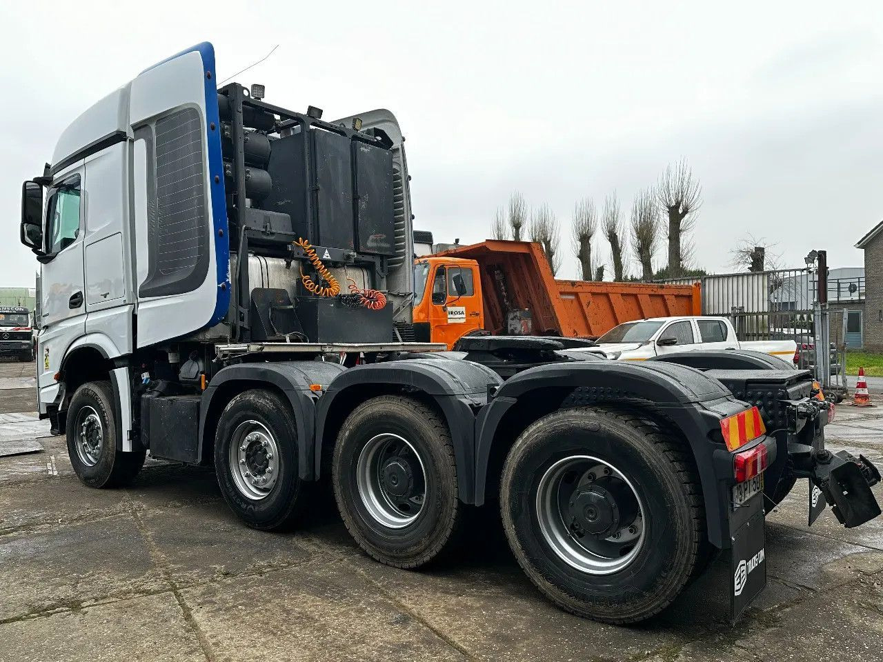 Mercedes-Benz AROCS 4163 8X4 Tractor-unit 180Ton Retarder *Top Mercedes-Benz AROCS 4163 8X4 Tractor-unit 180Ton Retarder *NEW - Vilkikas: foto 3 Mercedes-Benz AROCS 4163 8X4 Tractor-unit 180Ton Retarder *Top Mercedes-Benz AROCS 4163 8X4 Tractor-unit 180Ton Retarder *NEW - Vilkikas: foto 3