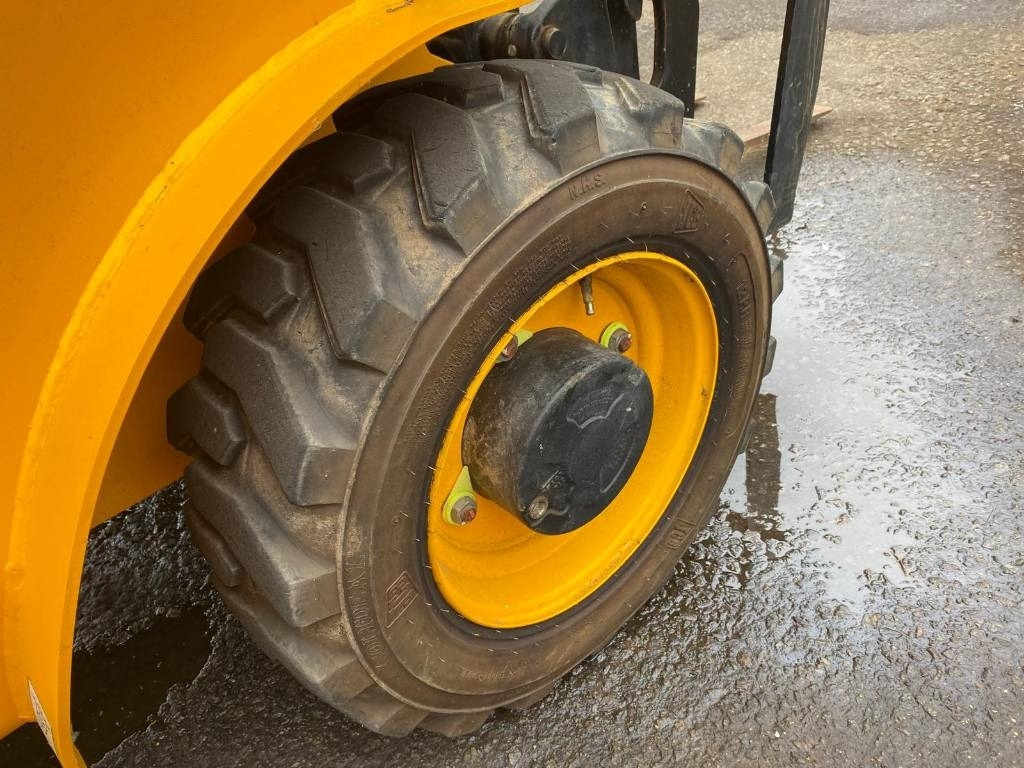 Teleskopinis krautuvas JCB 520-40: foto 13