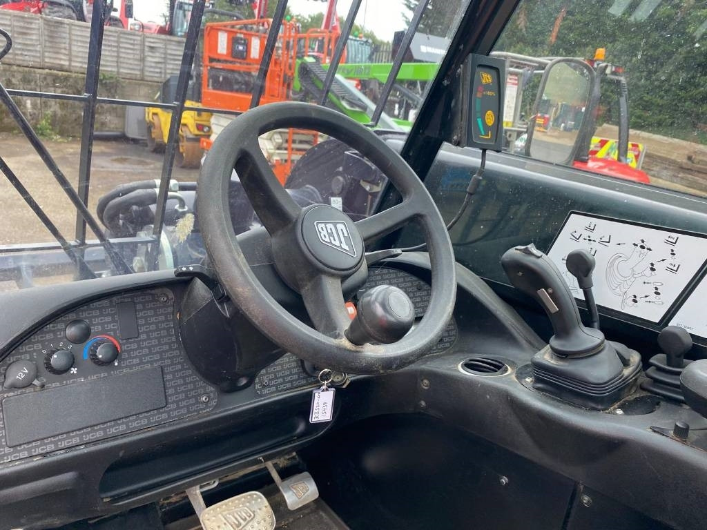 Teleskopinis krautuvas JCB 520-40: foto 19