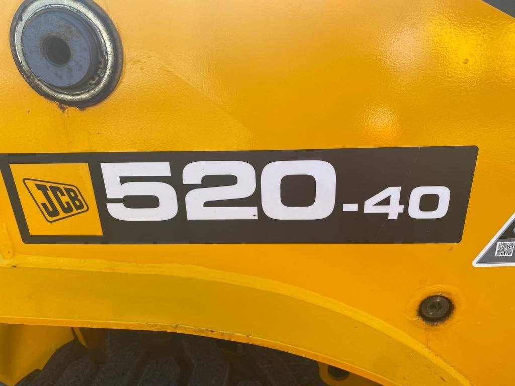 Teleskopinis krautuvas JCB 520-40: foto 17