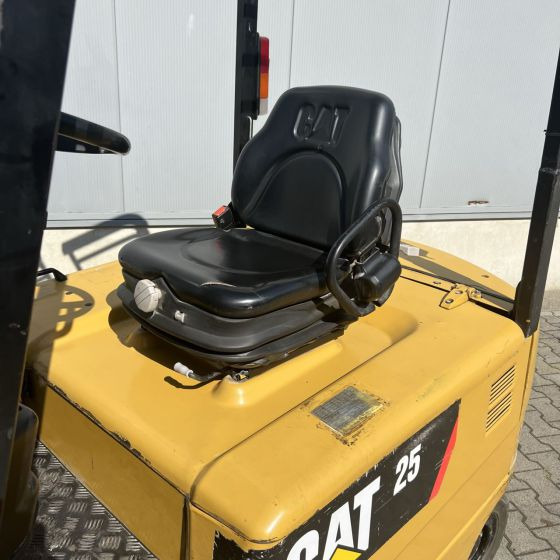 Caterpillar EP25K-PAC - Elektrinis krautuvas: foto 5 Caterpillar EP25K-PAC - Elektrinis krautuvas: foto 5
