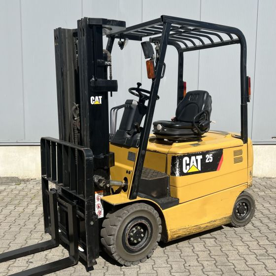 Caterpillar EP25K-PAC - Elektrinis krautuvas: foto 1 Caterpillar EP25K-PAC - Elektrinis krautuvas: foto 1