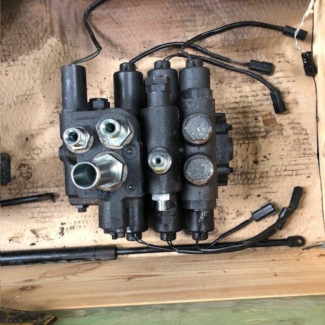 Hidraulinis vožtuvas - Krovimo technika Control valve 3 V for EP18PN: foto 8