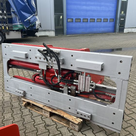 Dürwen Bale Clamp with side shift - Replės - Žemės ūkio technika: foto 1 Dürwen Bale Clamp with side shift - Replės - Žemės ūkio technika: foto 1