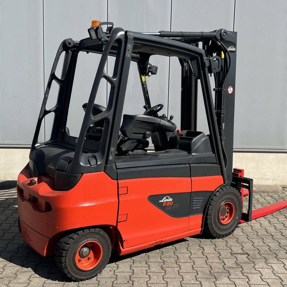 Linde E30 (387) - Elektrinis krautuvas: foto 2 Linde E30 (387) - Elektrinis krautuvas: foto 2