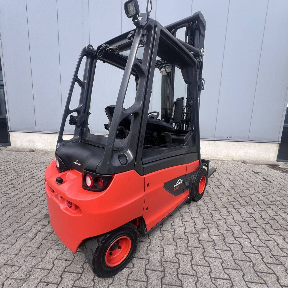 Linde E30 (387) - Elektrinis krautuvas: foto 2 Linde E30 (387) - Elektrinis krautuvas: foto 2