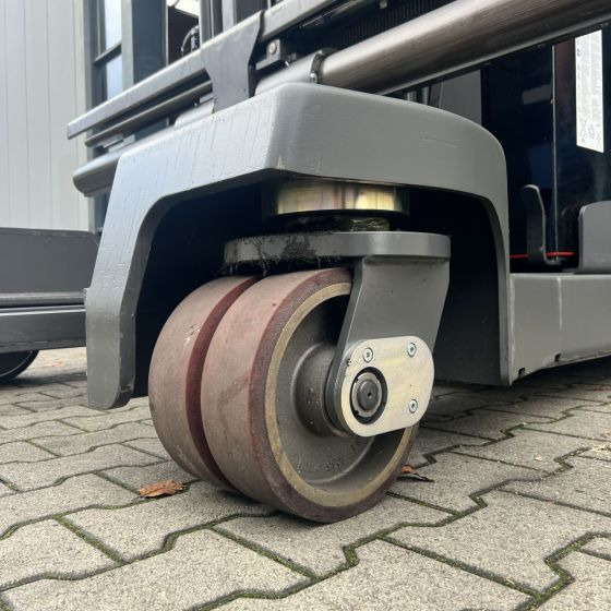 Linde R20F - Šakinis krautuvas su privažiavimu iš keturių pusių: foto 5 Linde R20F - Šakinis krautuvas su privažiavimu iš keturių pusių: foto 5